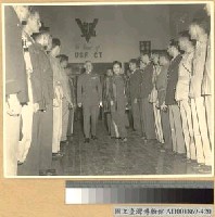 藏品(蔣主席與夫人步入禮堂歡送美空軍)的圖片